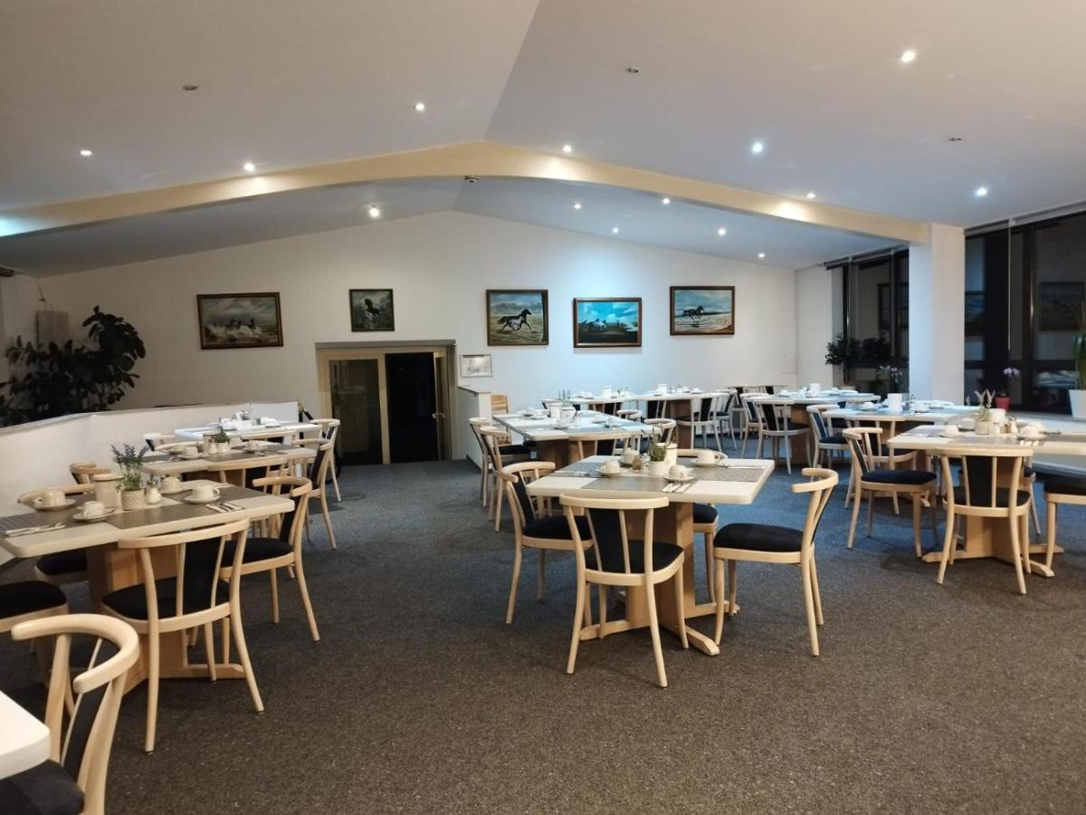 Hotel Sonnenkeller Neu-Ulm Ngoại thất bức ảnh