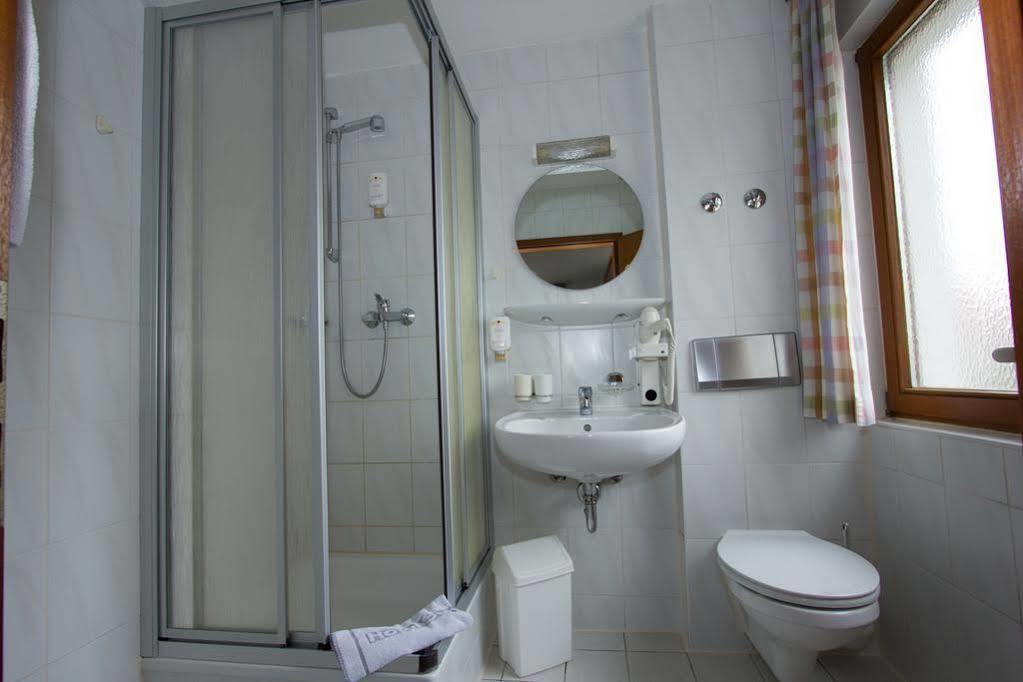 Hotel Sonnenkeller Neu-Ulm Ngoại thất bức ảnh