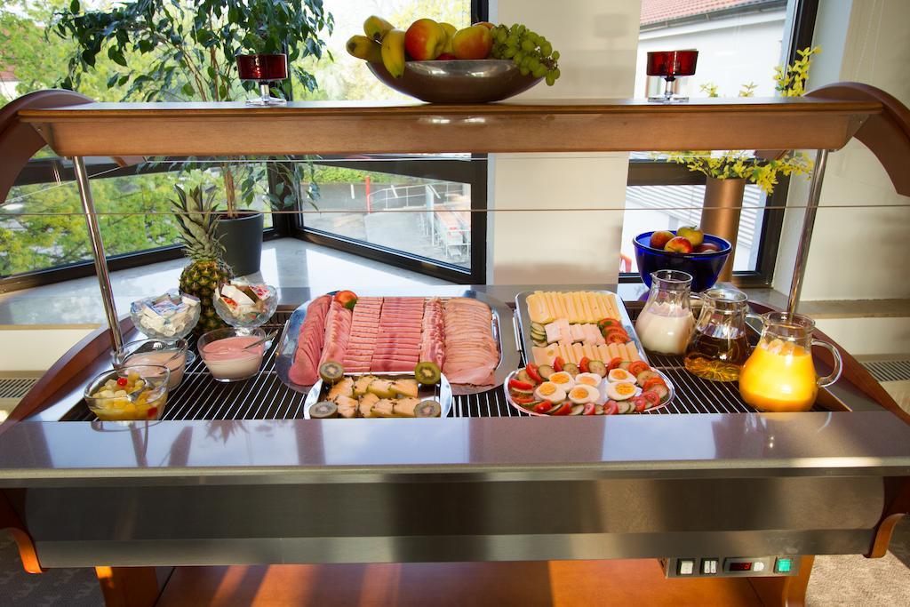 Hotel Sonnenkeller Neu-Ulm Ngoại thất bức ảnh